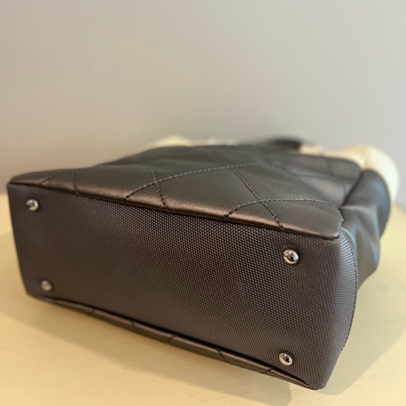 Chanel tote grey and beige leather w/ canvas! - Picture 4 of 4